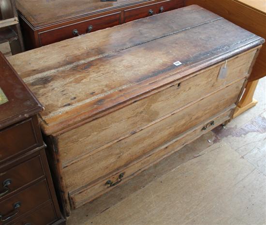 Pine blanket chest